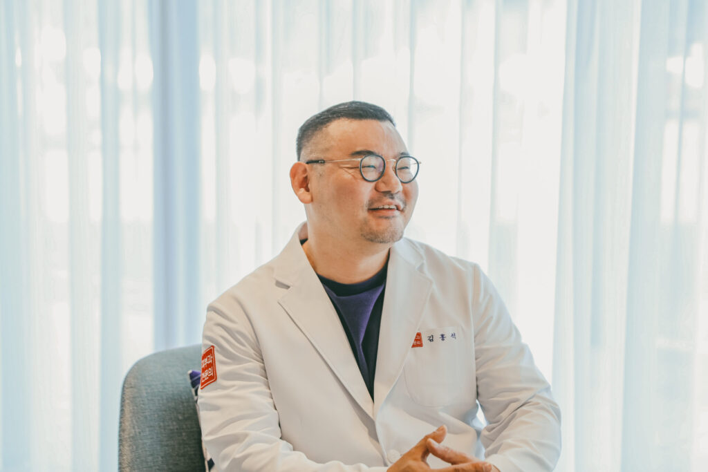 쥬베룩 결절 해결 전문 보스피부과의원 김홍석 원장에게 묻다