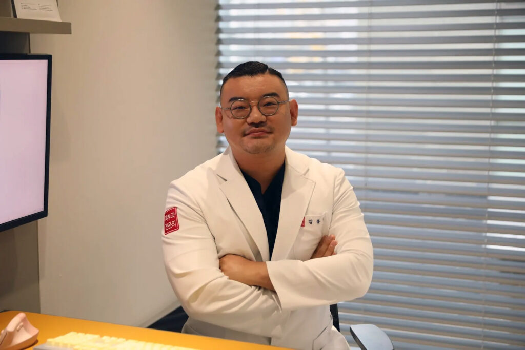 VOS皮膚科クリニック院長でジュベルック施術専門医のキム・ホンソク医師にお会いしました。